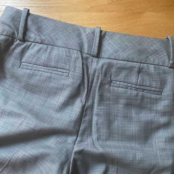 Banana Republic Martin Fit dress pants. Size 2 Wide leg with cuffs. - Picture 4 of 6